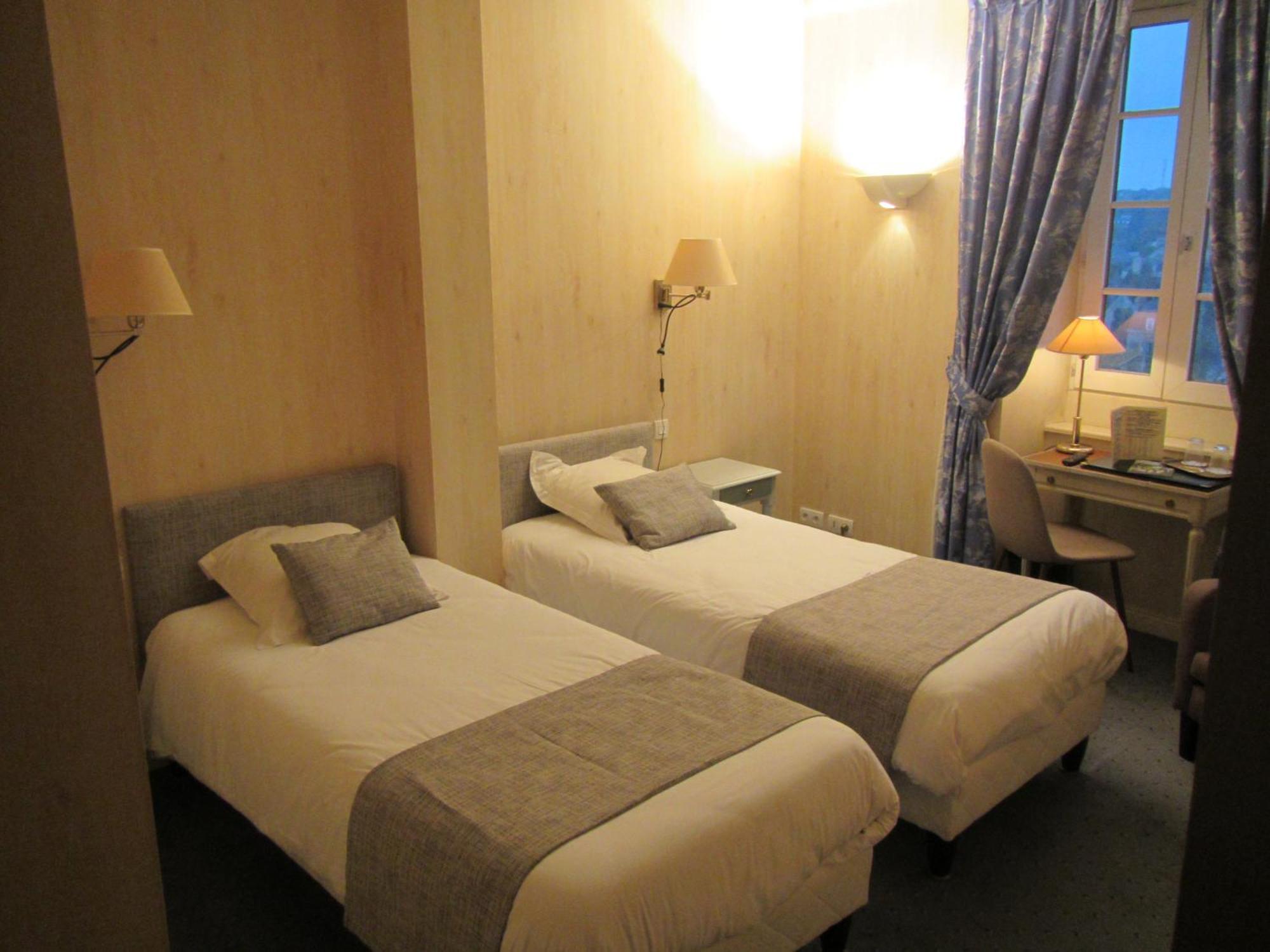 Hotel Le D'avaugour 3*